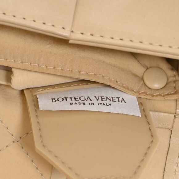 Bottega Veneta Maxi Cassette Belt Bag in Nude Leather - Picture 6 of 7